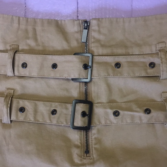 Beige Zara miniskirt with belt accents - Picture 2 of 3